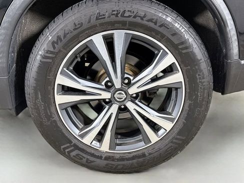 Used 2017 Nissan Rogue SL w/ SL Premium Package FWD image 32