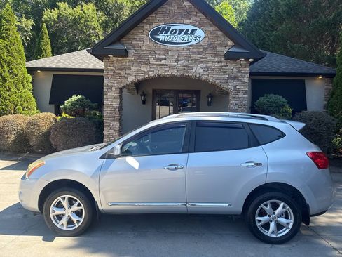 Used 2011 Nissan Rogue SV FWD image 1