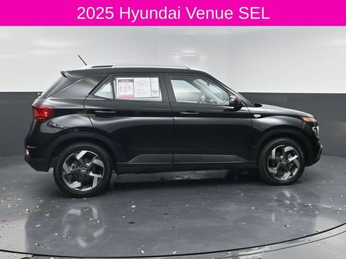 Used 2025 Hyundai Venue SEL image 4