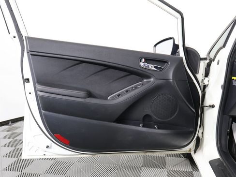 Used 2016 Kia Forte LX image 12