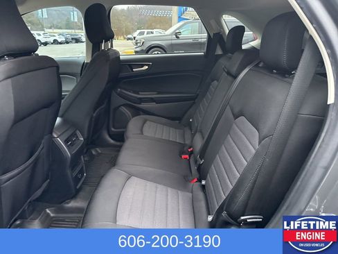 Used 2021 Ford Edge SE image 12