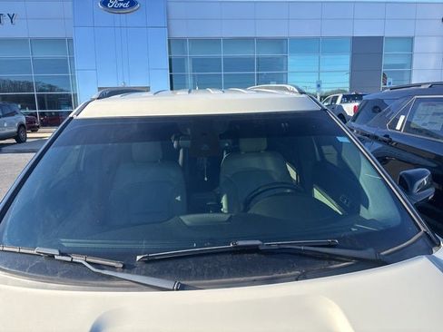 Used 2018 Ford Explorer XLT w/ Equipment Group 202A image 20