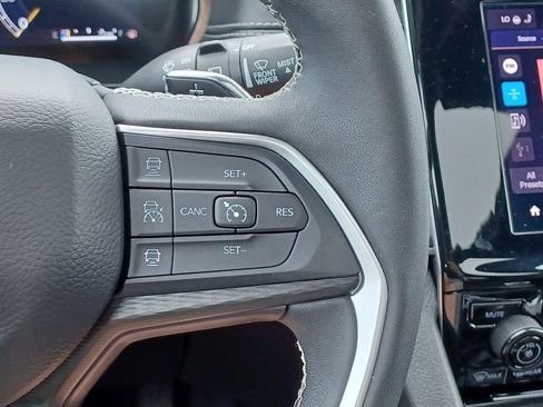 Used 2024 Jeep Grand Cherokee Laredo X w/ Luxury Tech Group I AWD/4WD image 13