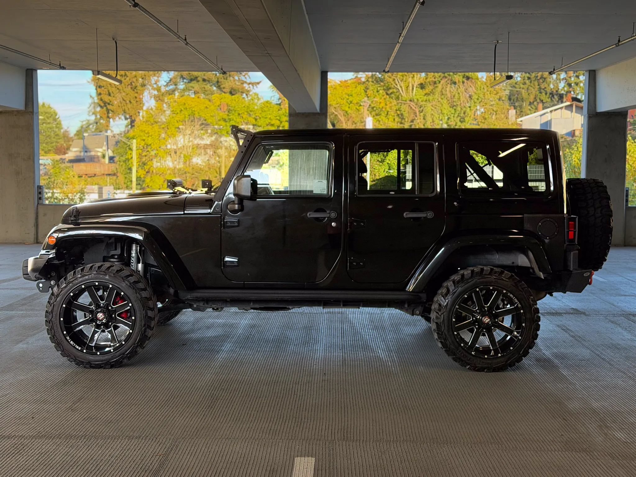 Used 2012 Jeep Wrangler Unlimited Rubicon AWD/4WD image 8