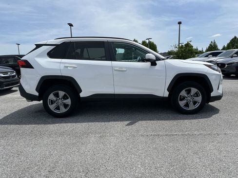 Used 2022 Toyota RAV4 XLE FWD image 10
