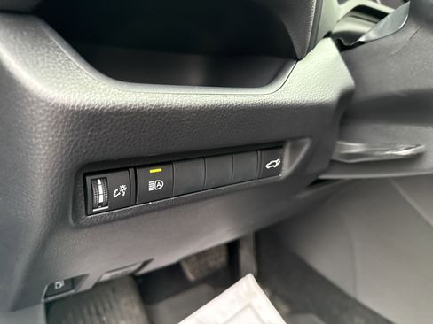 Used 2021 Toyota RAV4 XLE image 16