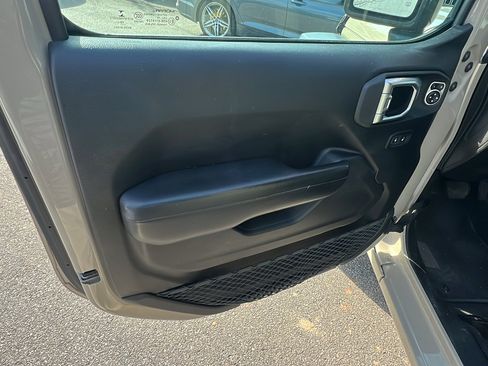 Used 2020 Jeep Gladiator Sport w/ Quick Order Package 24S image 14