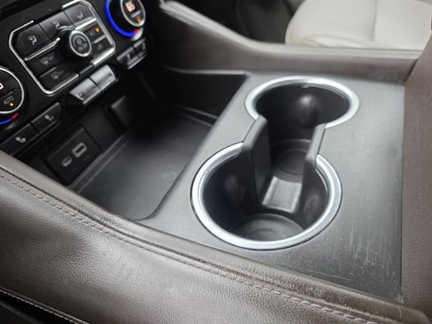 Used 2021 Chevrolet Suburban LT RWD image 25