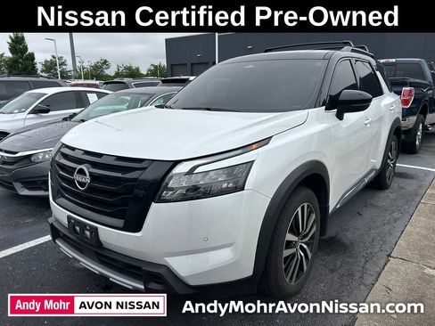 Certified 2025 Nissan Pathfinder Platinum w/ Black Appearance Package AWD/4WD image 2