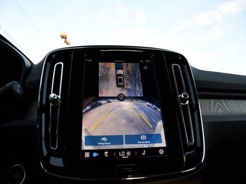 Certified 2025 Volvo XC40 B5 Plus AWD/4WD image 12