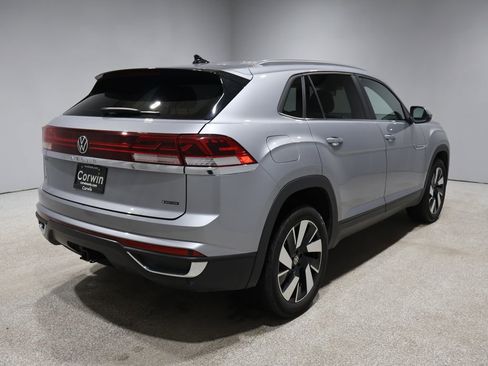 Used 2025 Volkswagen Atlas Cross Sport SE image 2