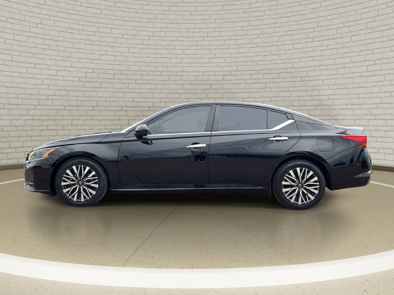 Used 2023 Nissan Altima 2.5 SV FWD image 8