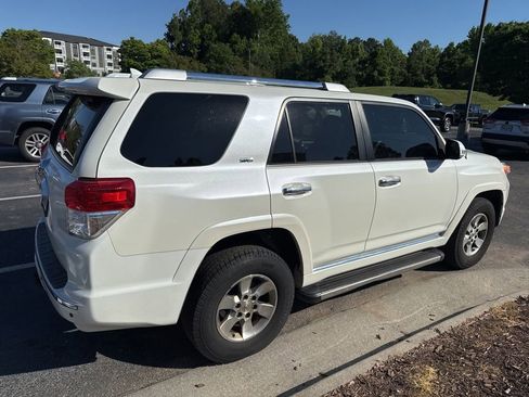 Used 2011 Toyota 4Runner SR5 w/ Convenience Pkg AWD/4WD image 2