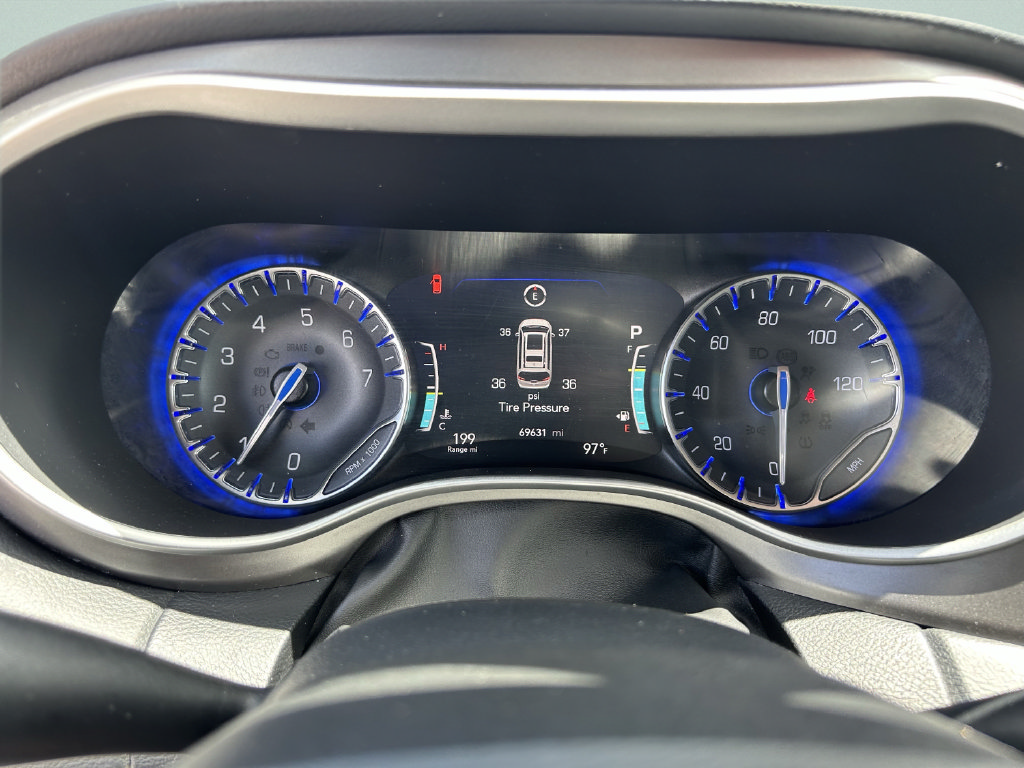 Used 2021 Chrysler Pacifica Touring-L FWD image 34