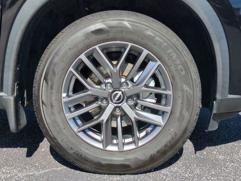 Used 2023 Nissan Rogue S image 11