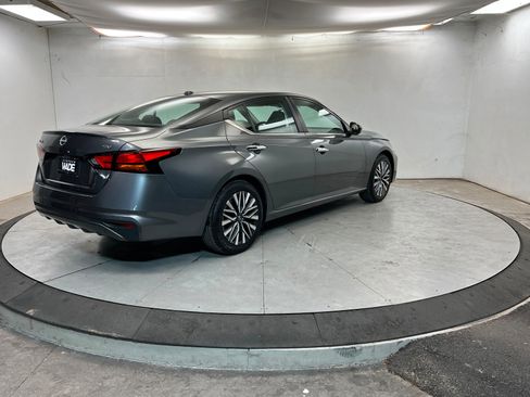 Used 2024 Nissan Altima 2.5 SV image 6