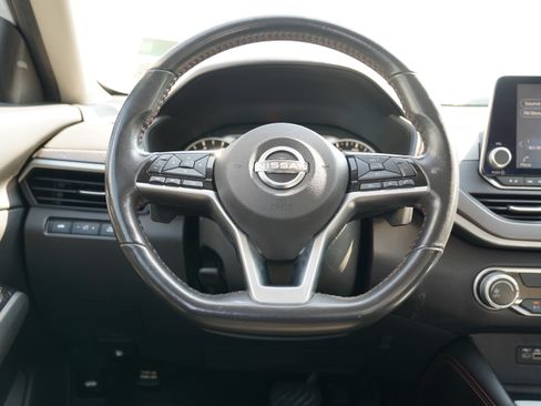 Used 2024 Nissan Altima 2.5 SR FWD image 17