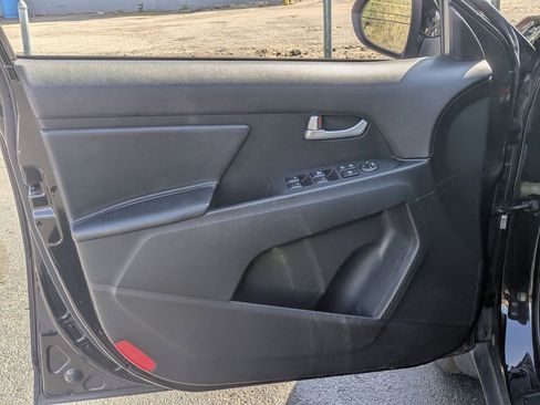 Used 2016 Kia Sportage LX image 8