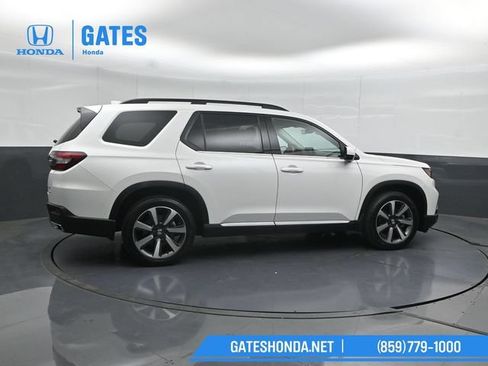Certified 2025 Honda Pilot Elite image 3