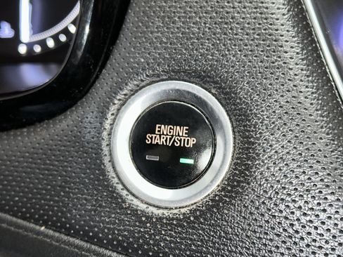 Used 2017 Cadillac XT5 Luxury image 33