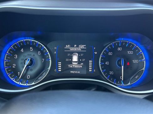 Used 2020 Chrysler Pacifica Touring-L image 29