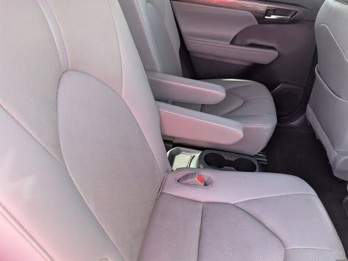 Used 2020 Toyota Highlander Platinum image 13