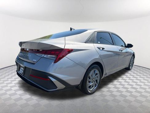 Used 2025 Hyundai Elantra Hybrid w/ Cargo Package FWD image 5