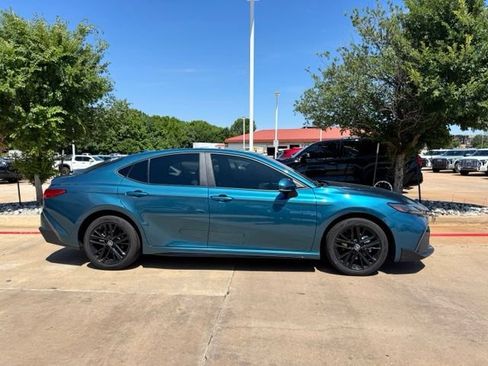 Used 2025 Toyota Camry SE w/ Convenience Package FWD image 4
