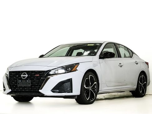 Used 2024 Nissan Altima 2.5 SR FWD image 3