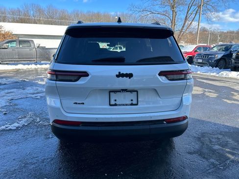 Used 2023 Jeep Grand Cherokee L Laredo image 5