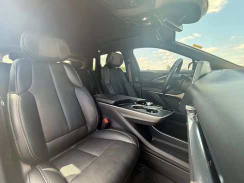 Certified 2024 Cadillac Lyriq Luxury AWD/4WD image 32