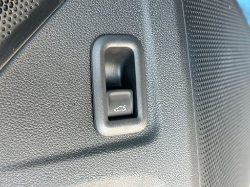New 2026 Volkswagen Tiguan SE FWD image 19