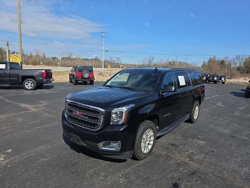 Used 2020 GMC Yukon XL SLT image 2