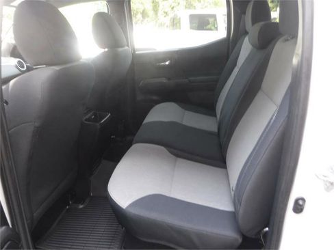 Used 2020 Toyota Tacoma TRD Off-Road image 6