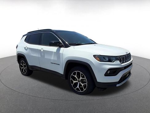 Used 2025 Jeep Compass Limited AWD/4WD image 2