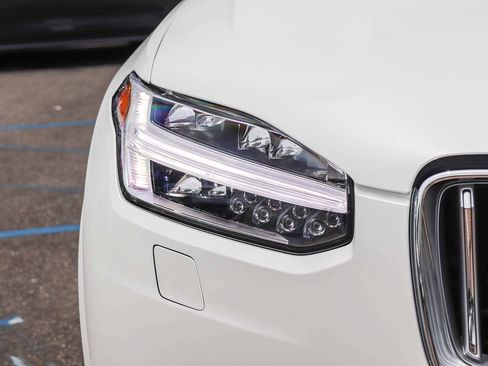 Used 2025 Volvo XC90 T8 Plus w/ Protection Package Premier AWD/4WD image 12