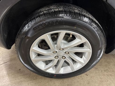 Used 2017 Land Rover Discovery Sport HSE image 29