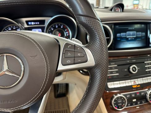 Used 2020 Mercedes-Benz SL 550 image 29