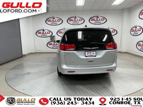 Used 2023 Chrysler Voyager LX FWD image 7