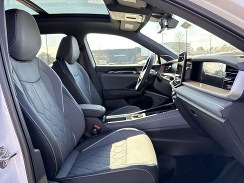 New 2026 Volkswagen Tiguan SEL R-Line image 18