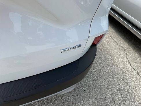 Used 2021 Ford Escape SE image 24