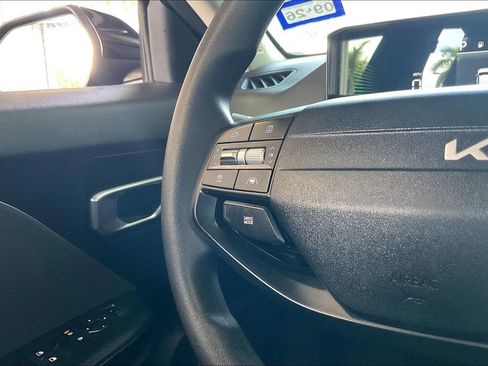 Used 2025 Kia K4 FWD image 8