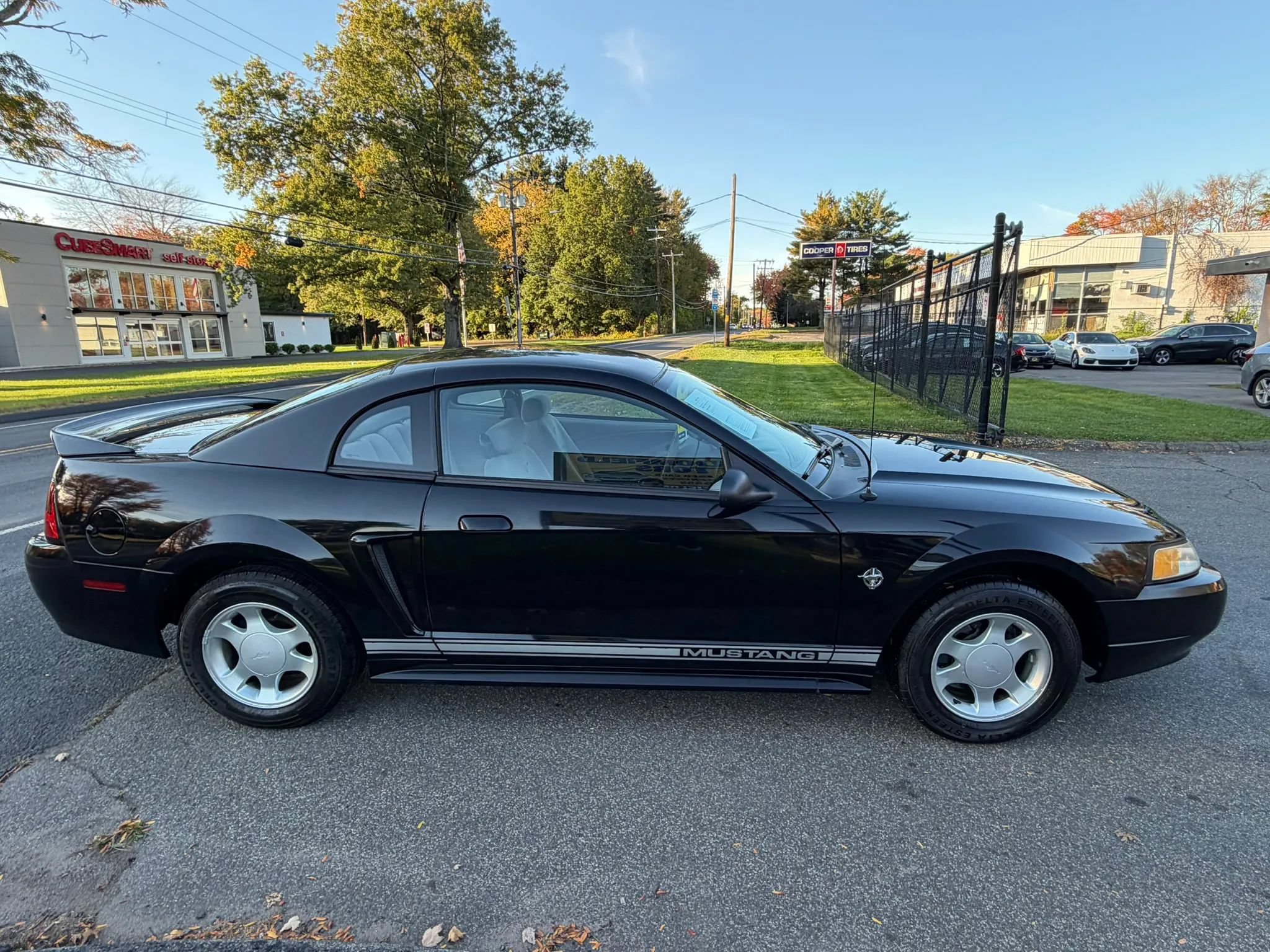 Used 1999 Ford Mustang Coupe RWD image 4