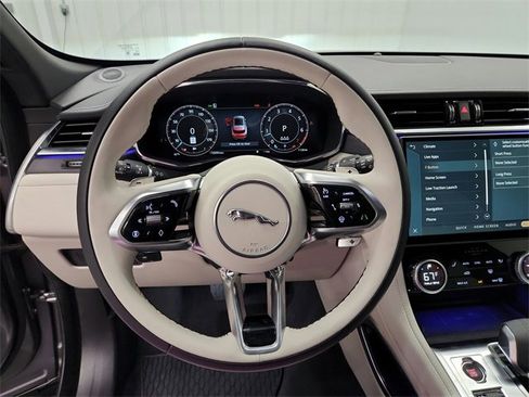 Used 2025 Jaguar F-PACE R-Dynamic S image 21