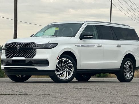 Used 2026 Lincoln Navigator L Reserve AWD/4WD image 1