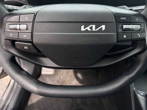 Used 2025 Kia K4 LXS image 28