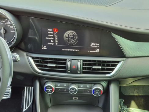 Used 2018 Alfa Romeo Giulia Ti Sport w/ Quick Order Package 22S Sport AWD/4WD image 32
