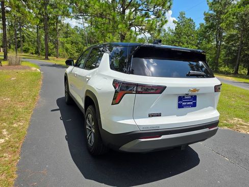 New 2027 Chevrolet Equinox LT w/ Safety and Technology Package FWD image 4