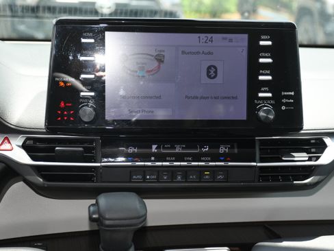 Used 2023 Toyota Sienna LE image 15