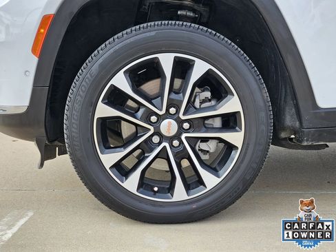 Used 2024 Jeep Grand Cherokee L Limited w/ Luxury Tech Group II image 17